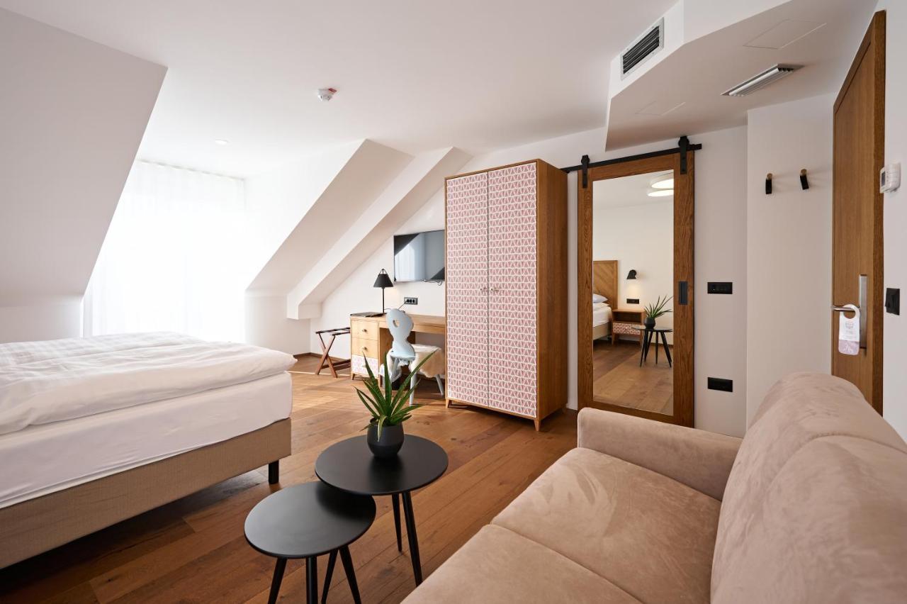 Hisa Ancka, Sencur - 3 Min To The Airport Hotel Ngoại thất bức ảnh