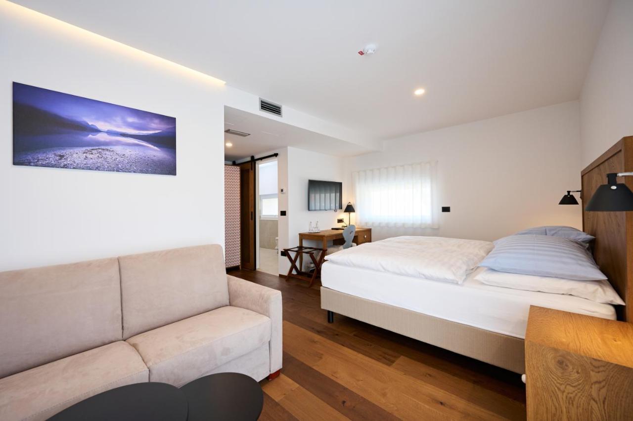 Hisa Ancka, Sencur - 3 Min To The Airport Hotel Ngoại thất bức ảnh