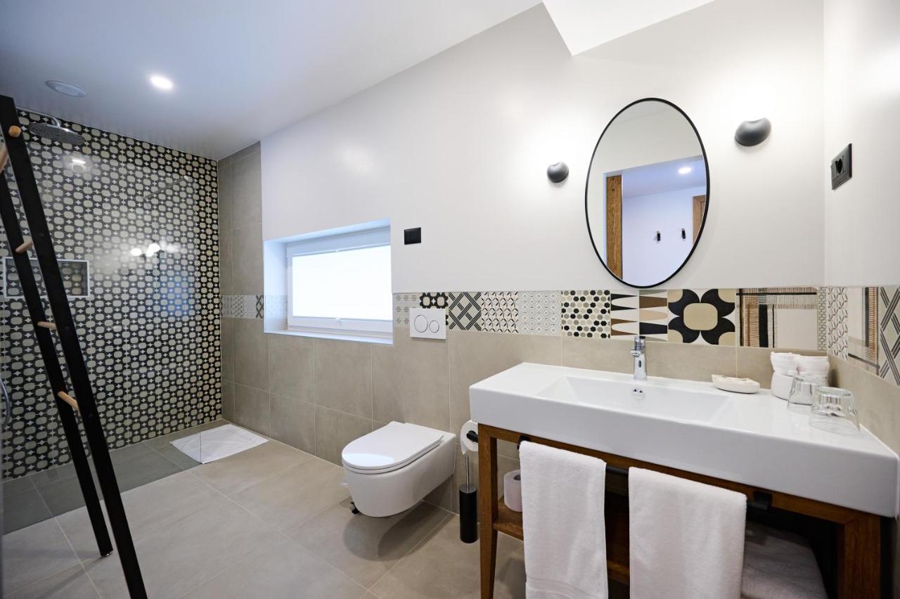 Hisa Ancka, Sencur - 3 Min To The Airport Hotel Ngoại thất bức ảnh