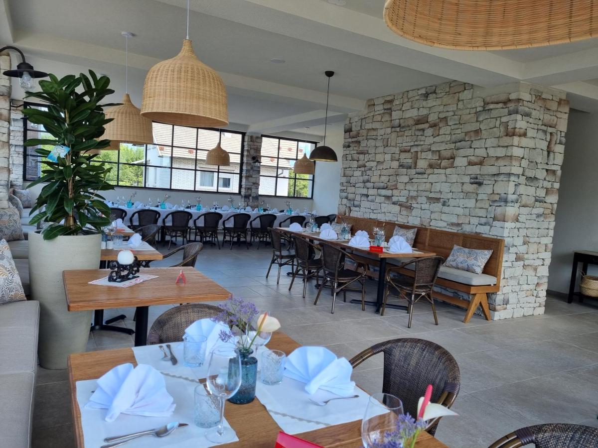 Hisa Ancka, Sencur - 3 Min To The Airport Hotel Ngoại thất bức ảnh