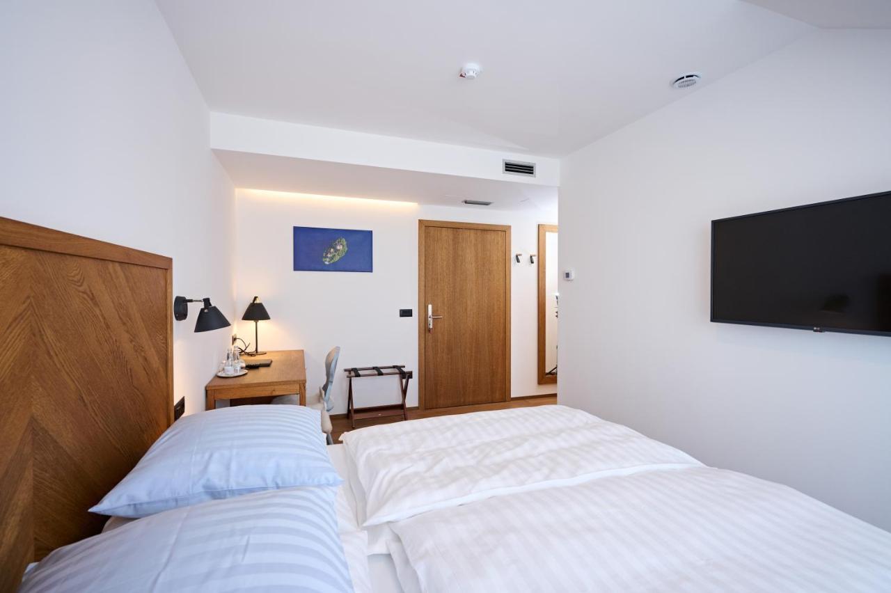 Hisa Ancka, Sencur - 3 Min To The Airport Hotel Ngoại thất bức ảnh