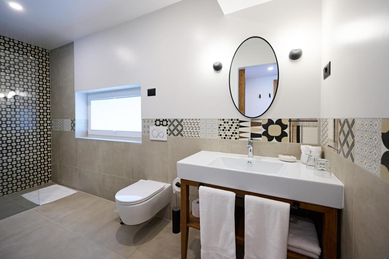 Hisa Ancka, Sencur - 3 Min To The Airport Hotel Ngoại thất bức ảnh