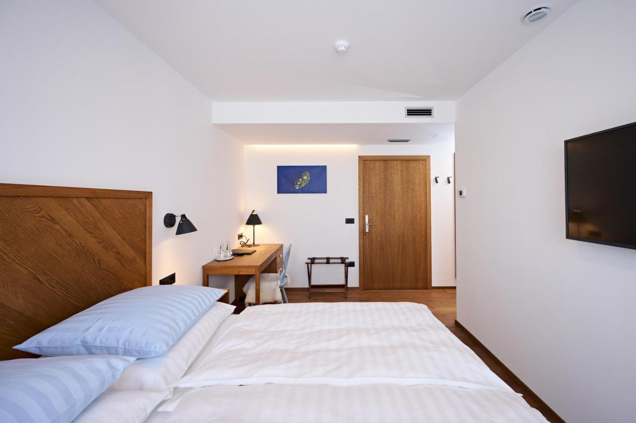 Hisa Ancka, Sencur - 3 Min To The Airport Hotel Ngoại thất bức ảnh